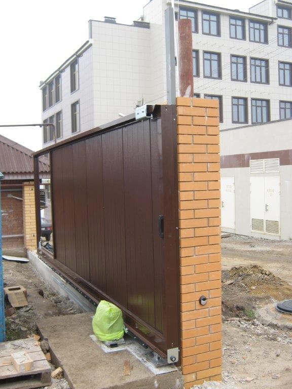 Производим установку откатных ворот в Гулькевичах, беремся за проекты любой сложности. Опыт работы наших сотрудников - более 12 лет. Цены Вас приятно удивят.